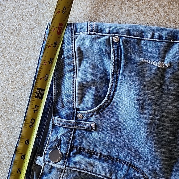 Seven7 Sunset Bermuda Fray Hem Jean Shorts Size 12 - Picture 7 of 13